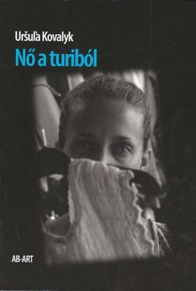 Nő a turiból