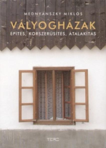 Vályogházak